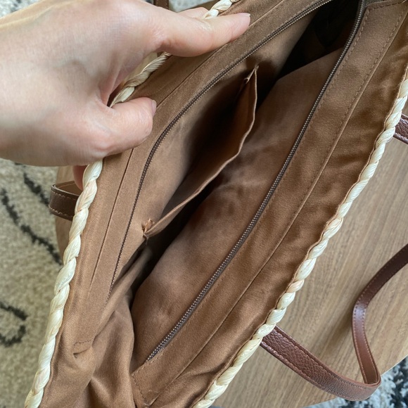 Large Parisian vibe basket straw tote with zipper - Picture 8 of 8